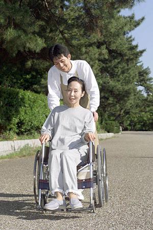 秋津で歯周病の治療を検討している人に
